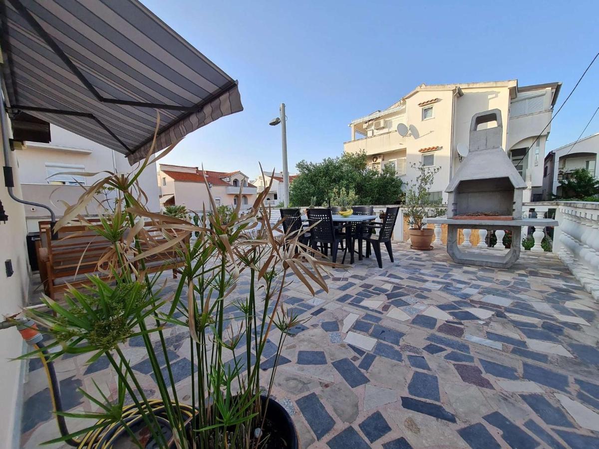 Apartmani Lovre I Zara Buitenkant foto