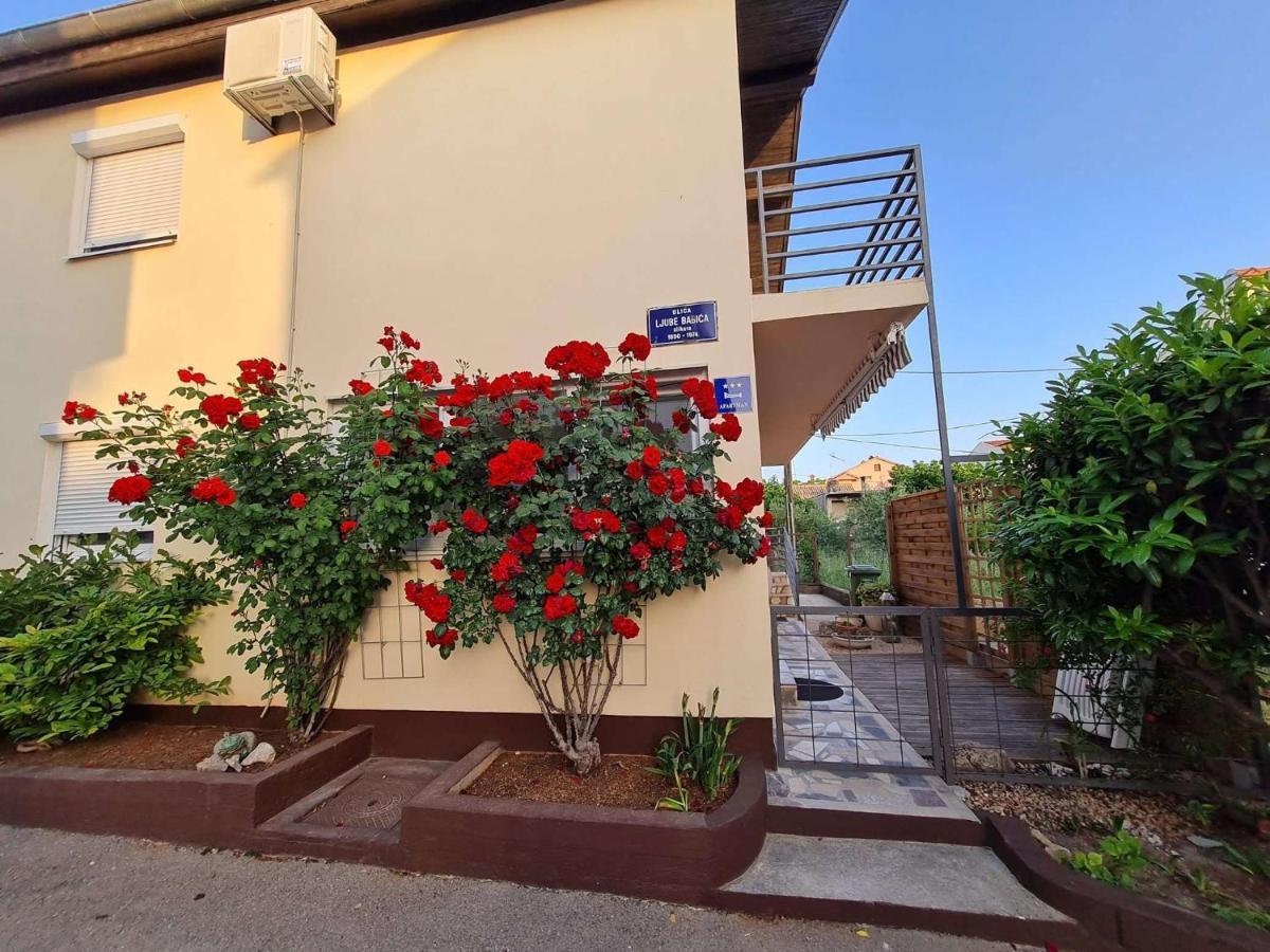 Apartmani Lovre I Zara Buitenkant foto