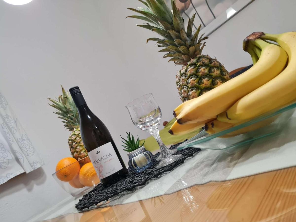 Apartmani Lovre I Zara Buitenkant foto