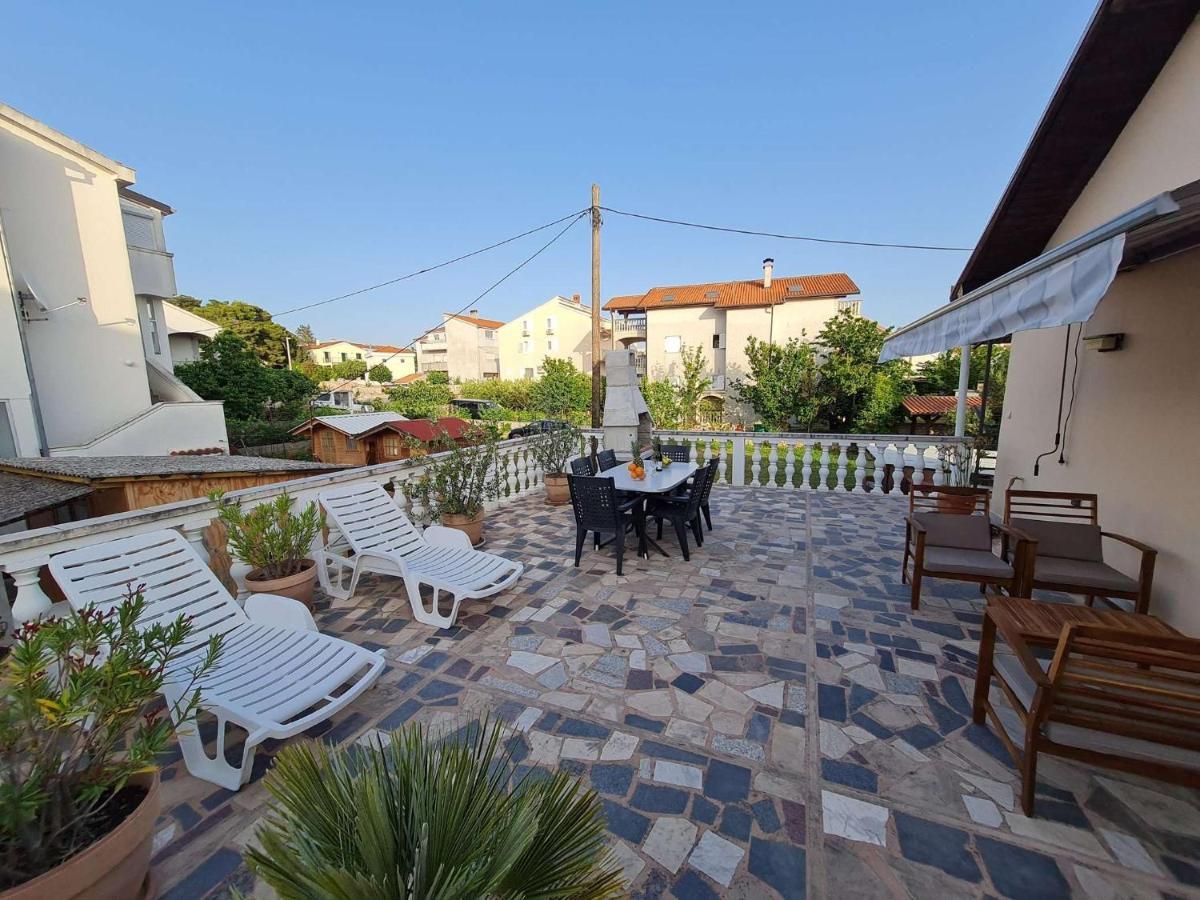 Apartmani Lovre I Zara Buitenkant foto