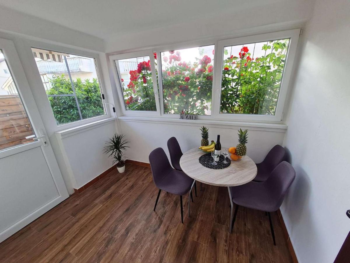 Apartmani Lovre I Zara Buitenkant foto