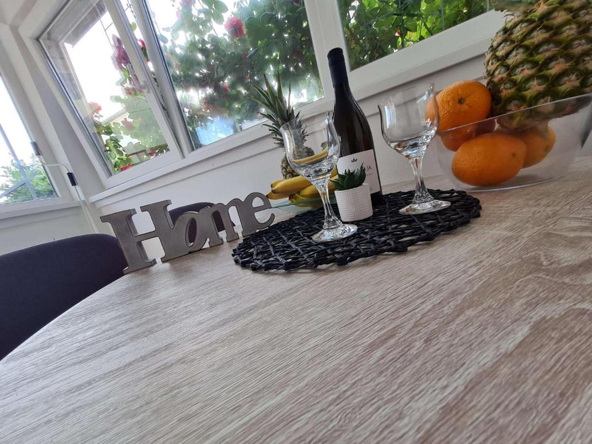 Apartmani Lovre I Zara Buitenkant foto