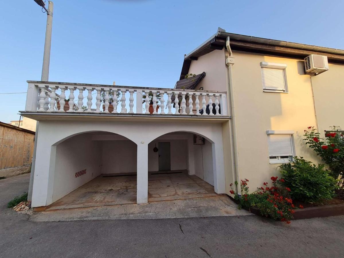 Apartmani Lovre I Zara Buitenkant foto