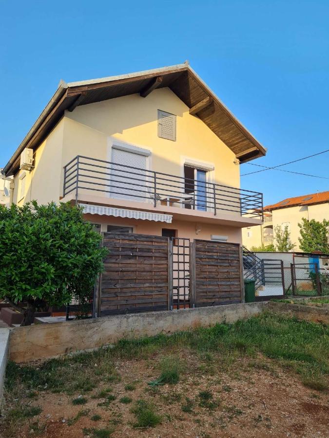 Apartmani Lovre I Zara Buitenkant foto