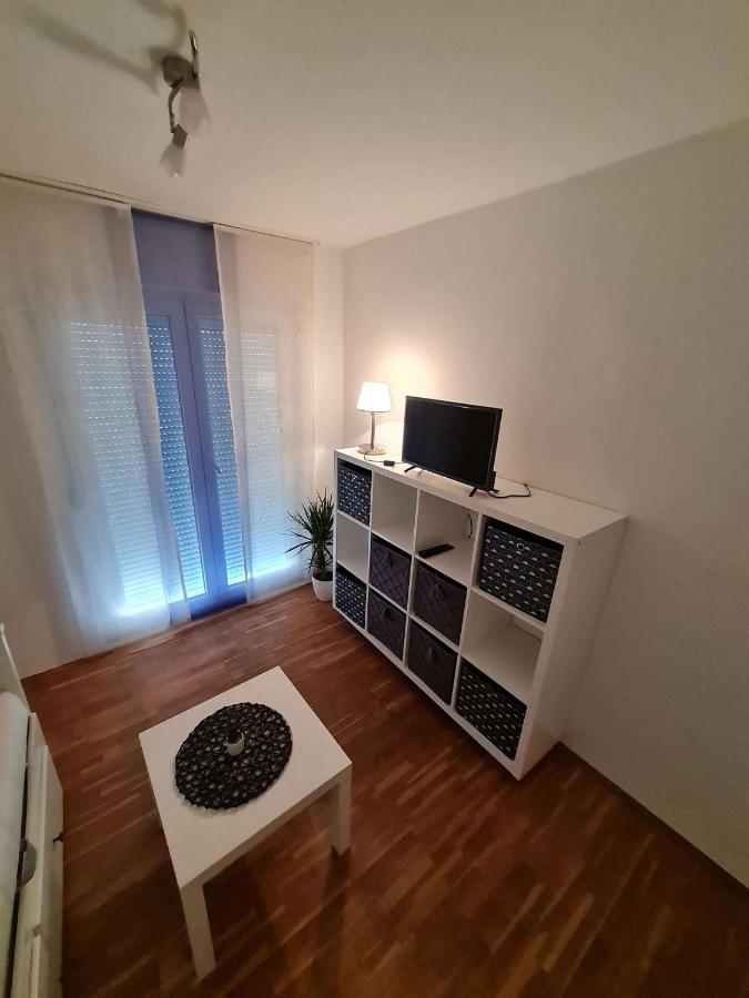 Apartmani Lovre I Zara Buitenkant foto