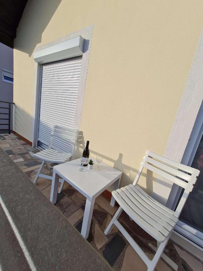 Apartmani Lovre I Zara Buitenkant foto