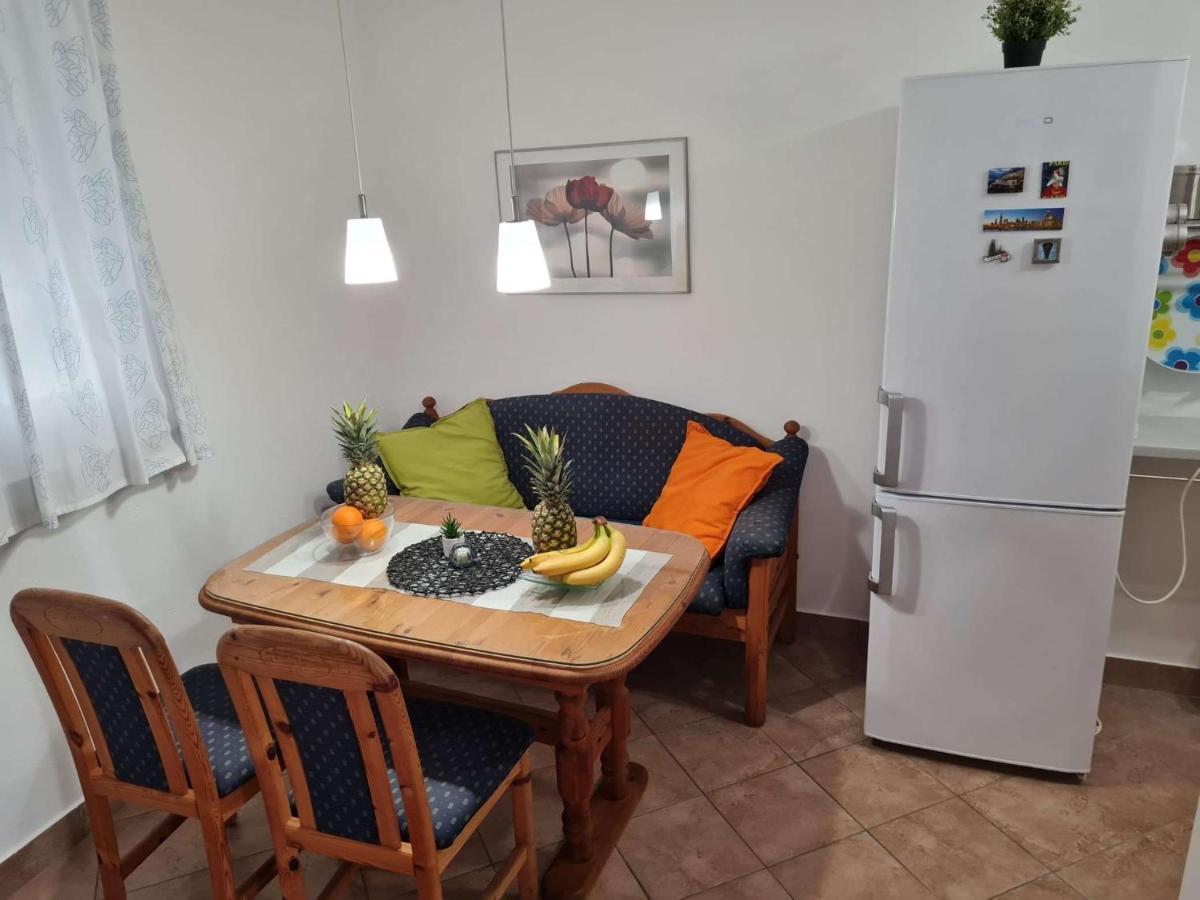 Apartmani Lovre I Zara Buitenkant foto