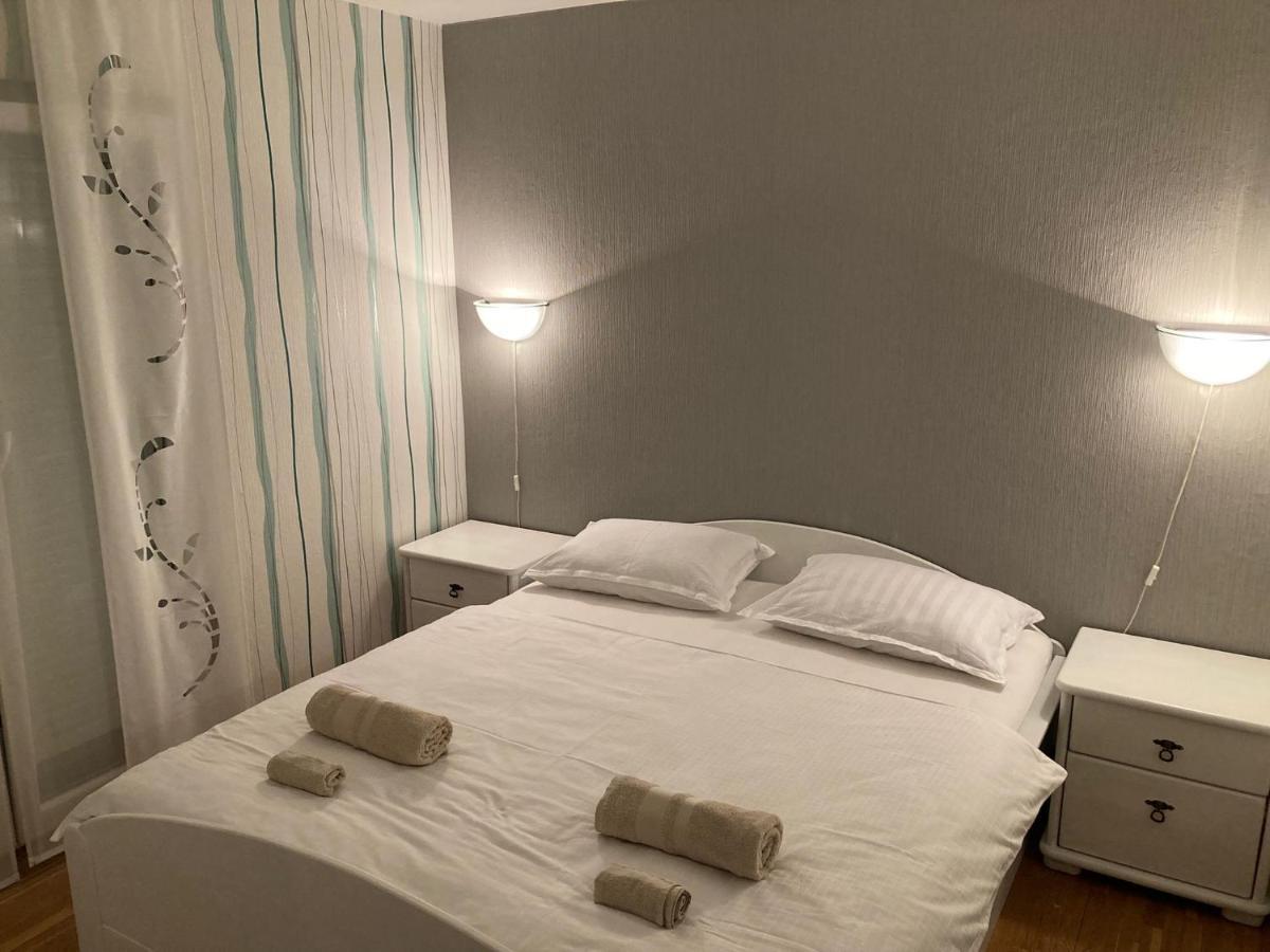 Apartmani Lovre I Zara Buitenkant foto