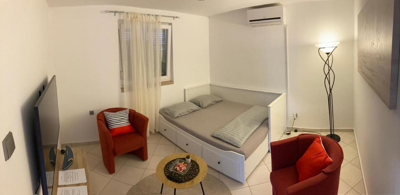 Apartmani Lovre I Zara Buitenkant foto