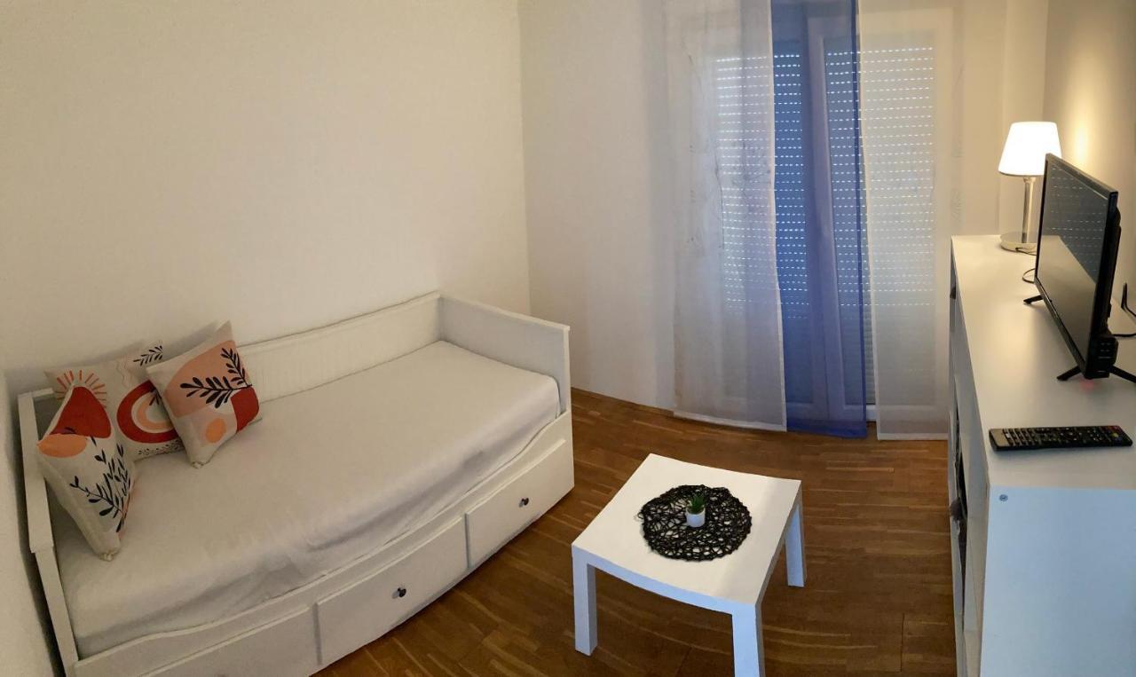 Apartmani Lovre I Zara Buitenkant foto