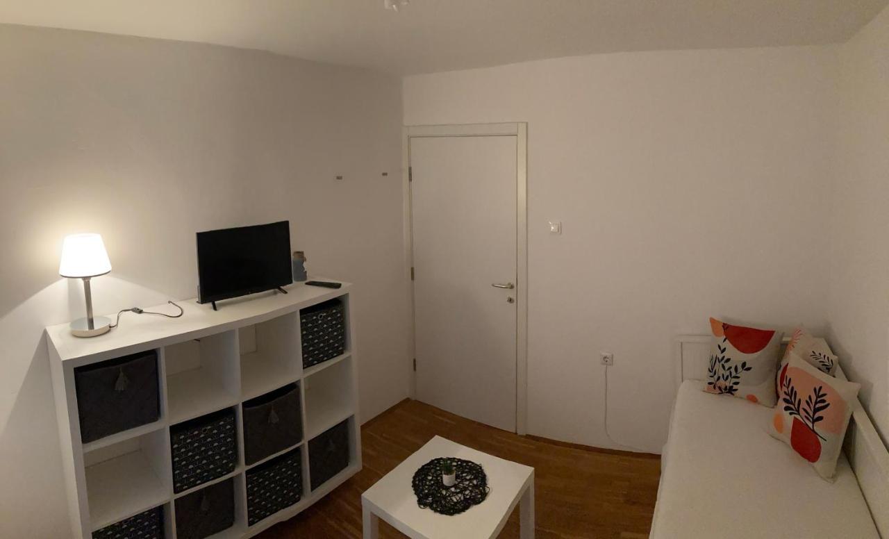Apartmani Lovre I Zara Buitenkant foto