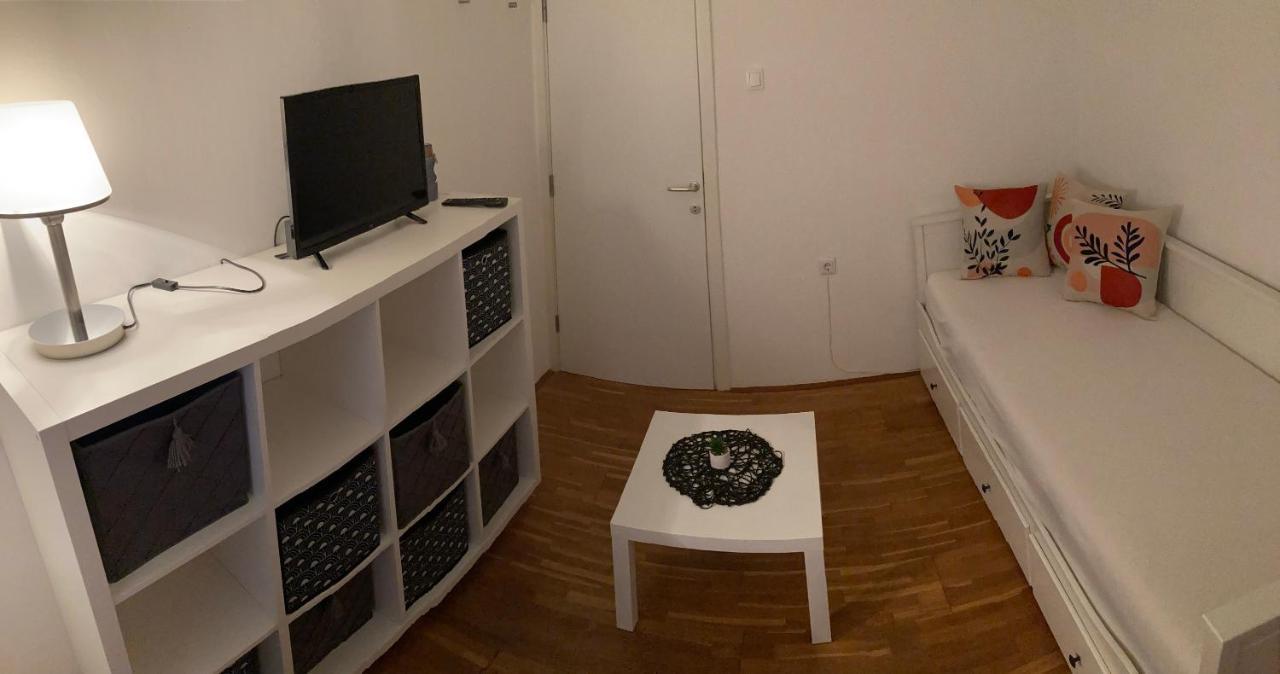 Apartmani Lovre I Zara Buitenkant foto